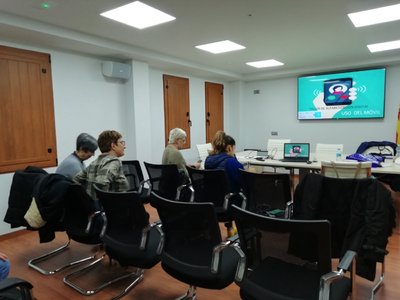 OBSEDI MAESTRAT LITORAL IMPARTE TALLERES DE ALFABETIZACIÓN DIGITAL