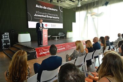Dènia reúne a cientos de jóvenes empresarios y empresarias de España