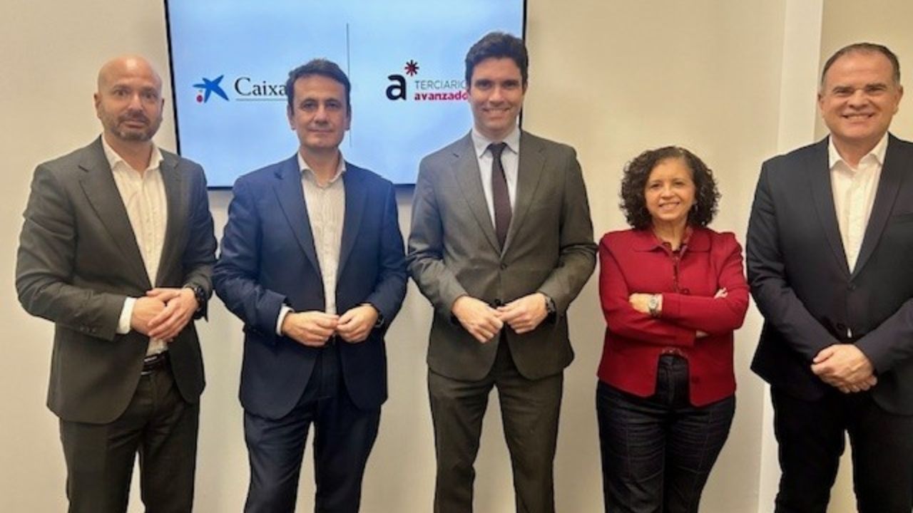 Firmamos un convenio de colaboraci�n con CaixaBank para intensificar la relaci�n entre empresarios y empresas de la provincia
