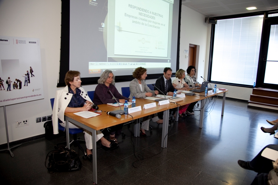 Sesi�n sobre creaci�n de empresas por mujeres y conciliacion DPECV 2009